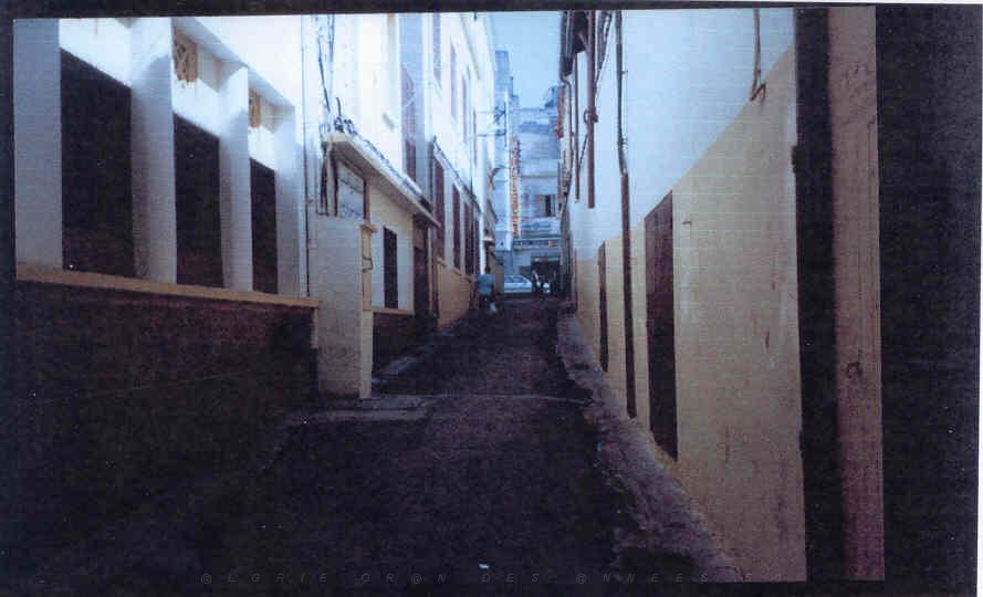 08 ECOLE JULES RENARD 2002 PASSAGE RUE D ARZEW A LA RUE CAVAIGNAC.JPG